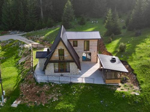 Vila Suvo vrelo sa unutrašnjim bazenom i saunom Jahorina