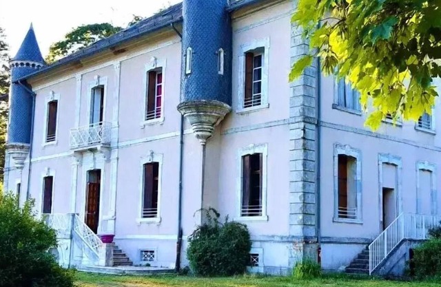 Villa 10 Zimmer 18 Personen