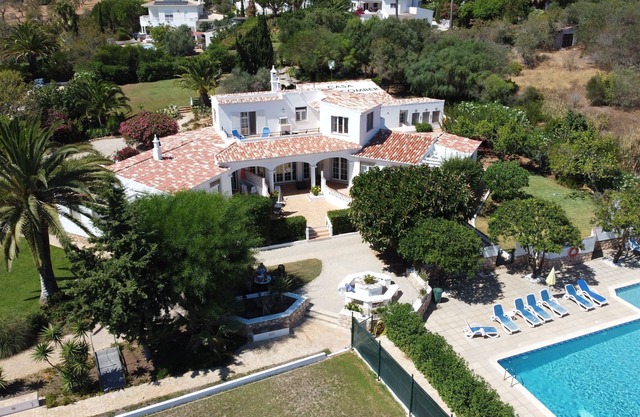 VILLA 14 PEOPLE
