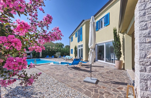 Villa 1519/15239 (Istria - Žminj), 25000m from the beach