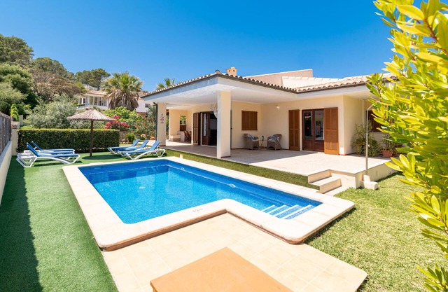Villa 3 bedrooms, with private pool and barbecue, Puerto Pollensa