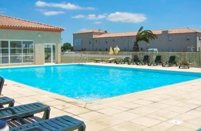 Villa 4 people in tourist residence with swimming pool