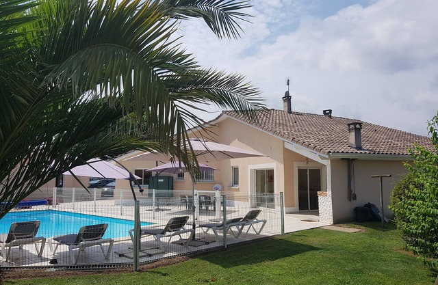 VILLA 4 * WITH HEATED SWIMMING POOL CLOSE TO HOSSEGOR CAPBRETON