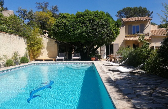 Villa 5 Chambres Avec Piscine Dans Quartier Calme et Résidentiel