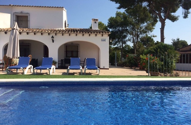 Villa 500m from the beach. Private pool.