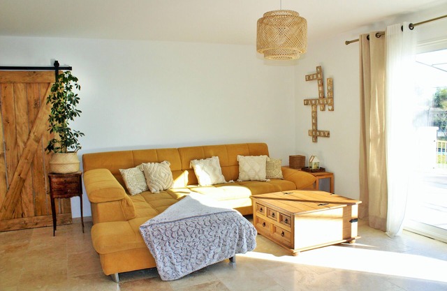 VILLA 6 pers JACUZZI and swimming pool at the foot of the LUBERON