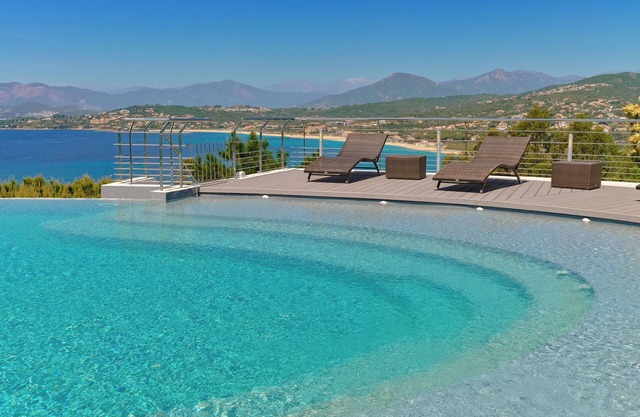 Villa 7 bedrooms, pool, jacuzzi, panoramic sea view
