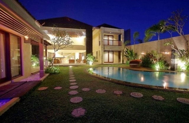 Villa A luxury 5 BR villa Kuta, Bali