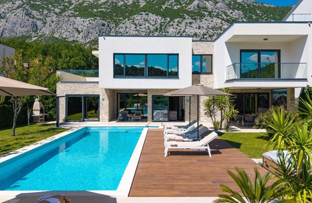 Villa Agava for 8 people, heated pool, Jacuzzi, sauna, gym, 4 en-suite bedroom