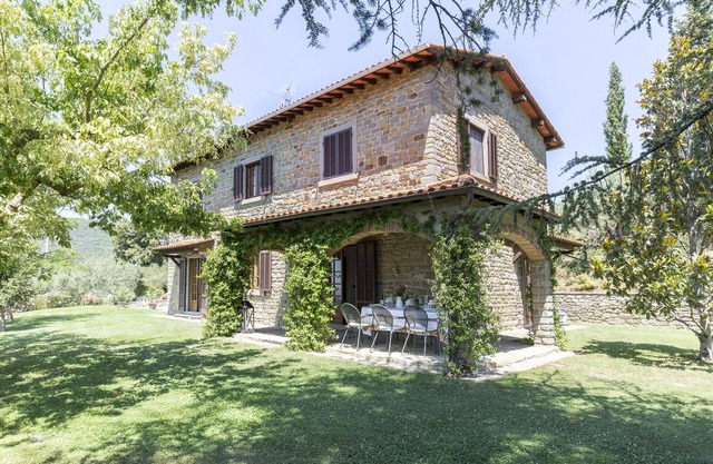 Villa Ai Cedri, hilly position, panoramic view and private swimming pool