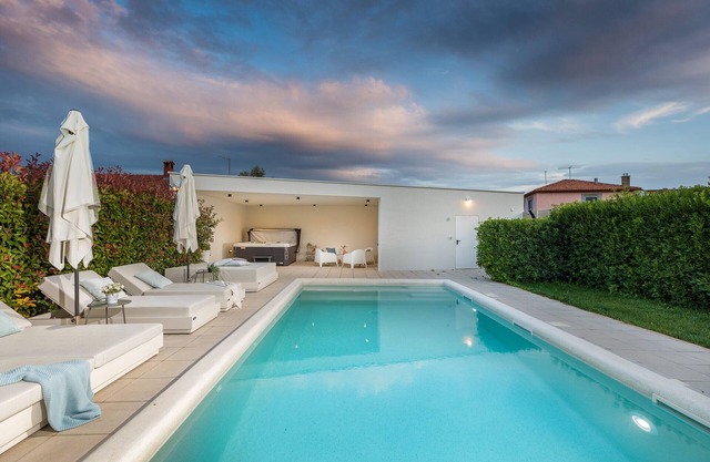 Villa Amia in Pula for 6 people with jacuzzi & kids playground - pet friendly