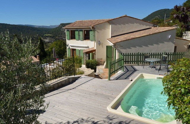 VILLA AMICALEMENT HOTE - COTE D'AZUR