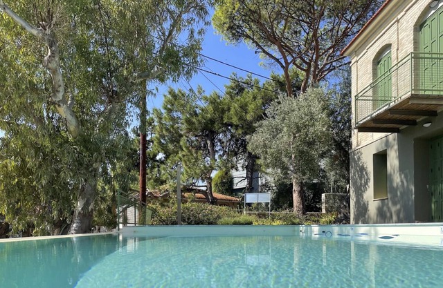 Villa Amphora - Three Bedroom Villa, Sleeps 6