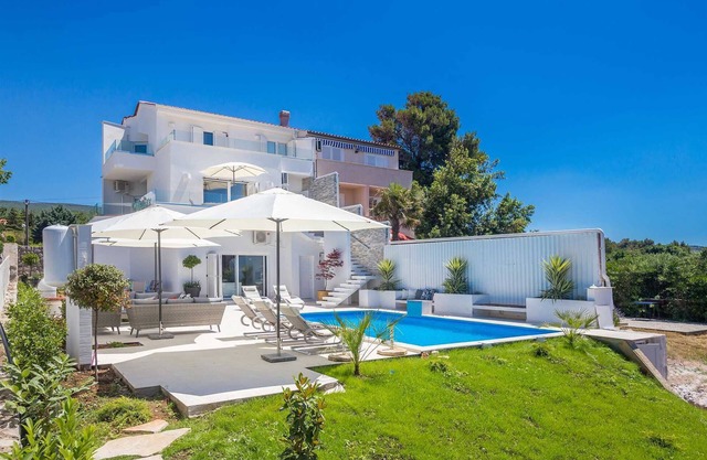 Villa Andrea with private pool near the sea
