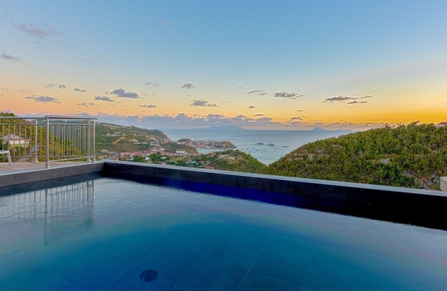 Villa ANGELO: THE ROMANTIC 2BR VILLA WITH OUTSTANDING VIEWS... BEST DEAL!