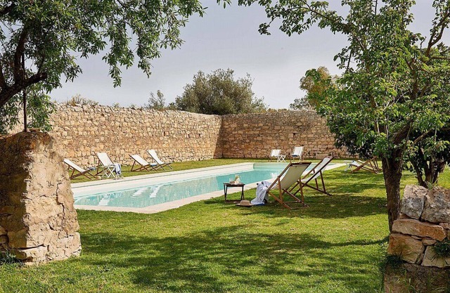 Villa Antilia: An elegant and welcoming villa in a quiet position, surrounded by the Sicilian countryside, with Free WI-FI.