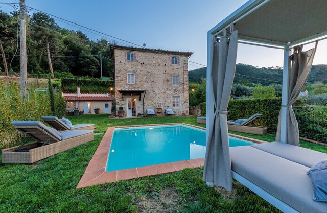 Villa Aperitivo, Romantic and Panoramic Stone Farmhouse with Private Swimming Pool on the Hills of Lucca close to Lucca, Pisa and the Compitese area