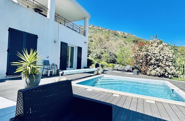 VILLA ARCHITECTE - HEATED SWIMMING POOL - New for 2025! (See Description)