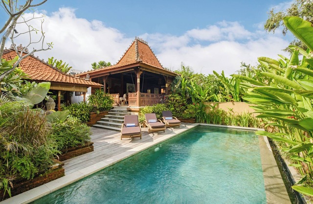 Villa Asrava Ubud, Luxurious Oasis in The Heart of Ubud, 3 BR, 3 BT and Pool
