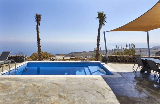 Villa Assyrtiko, 3 bedrooms, heated pool. Part of Theano Cave Suites & Villas