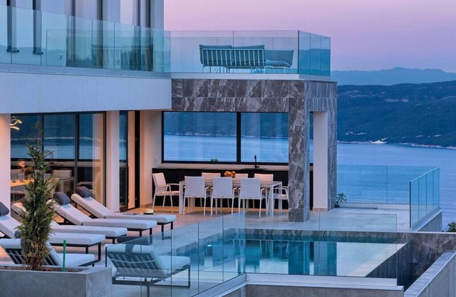 Villa Ateneum with sea view, jacuzzi&infinity pool