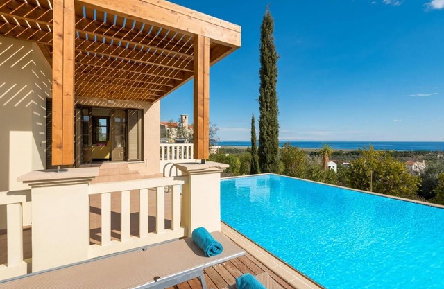 Villa Athina - Two Bedroom Villa, Sleeps 6