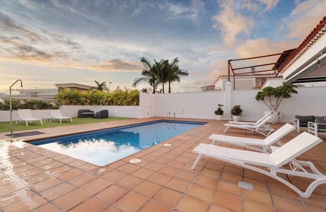 Villa "Aurora Playa La Arena" with Sea View, Private Heated Pool & Wi-Fi
