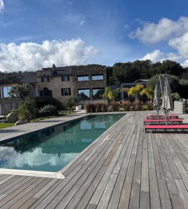 Villa avec dépendance vue mer piscine privée 12p