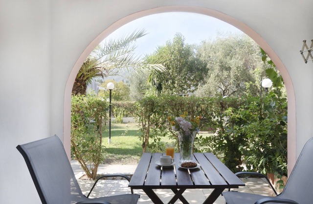 'Villa Avra Apartment Groundfloor' with Mountain View, Garden & Wi-Fi