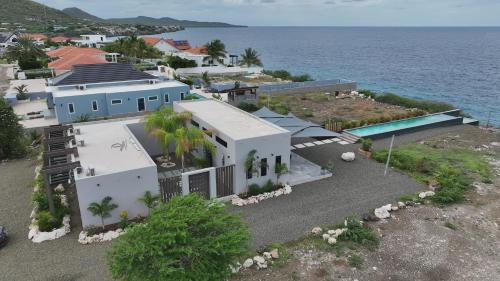 Villa B22