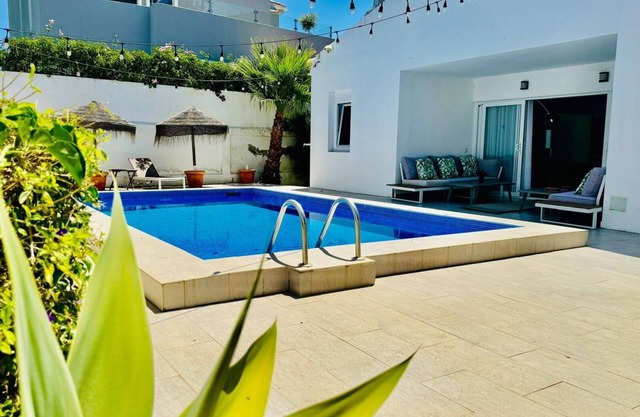 "Villa Banus", Puerto Banus, is next to the beach with a Private Pool