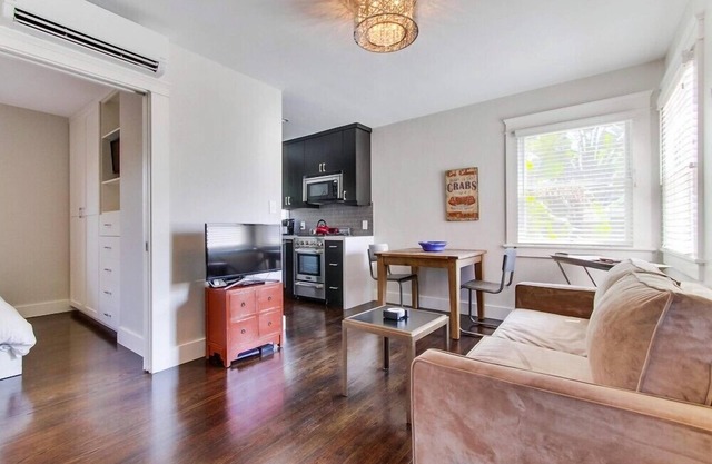 Villa Barajas - Gorgeous, modern hide-away near Zoo & Park