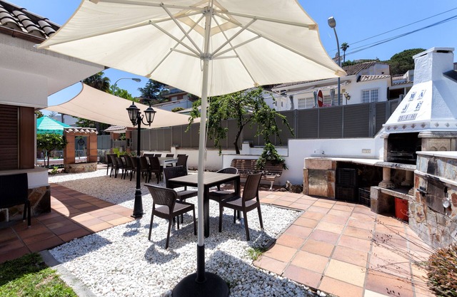 VILLA BARCELONA. Private pool and near to the beach.