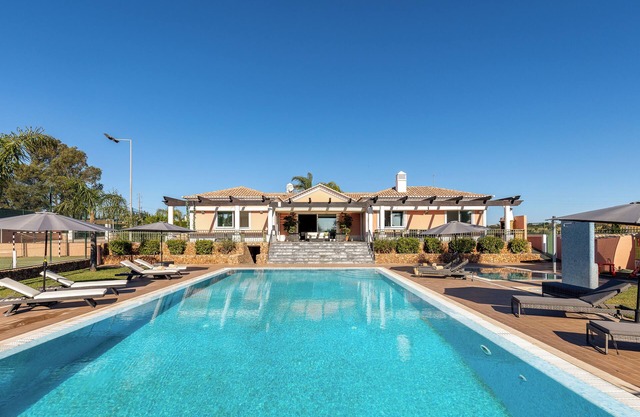 Villa Bella. Villa Familiar Privativa com Piscina e Spa . Pet-friendly