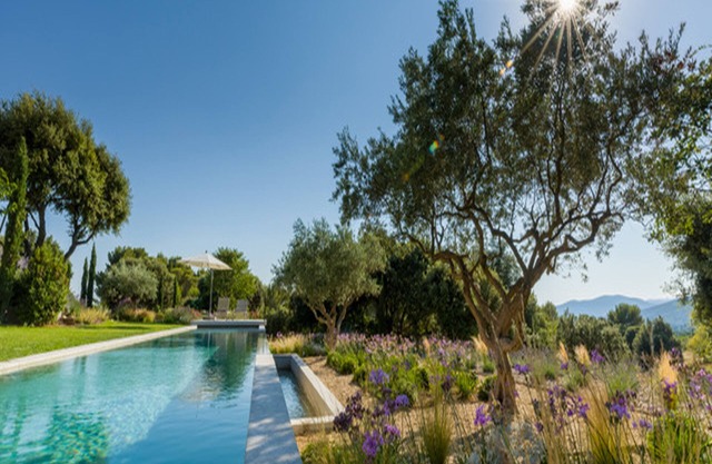 Villa Benéche at the foot of the Luberon in the village of Vaugines