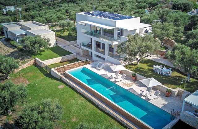 Villa Bluewhite - Luxury villa with pool in Plaka, Island of Crete