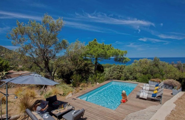Villa Bodri: a villa between sky and sea