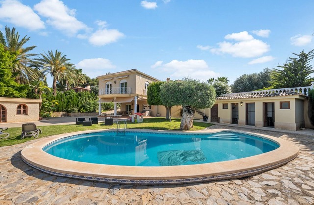 Villa 'Bonavista' with Pool, Terrace, Balcony & Wi-Fi