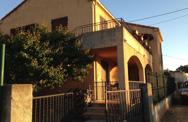 villa bottom between sea and mountain