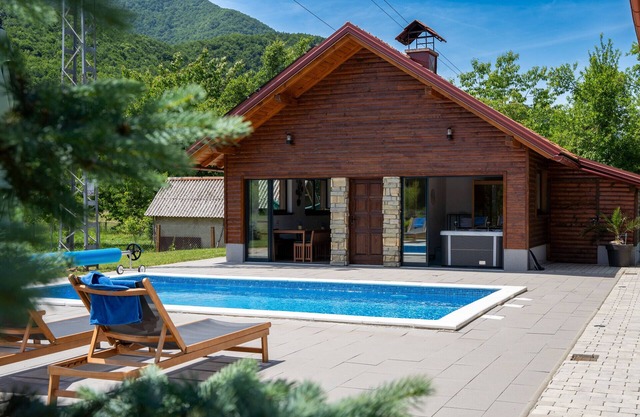 Villa Brusiana with heated pool