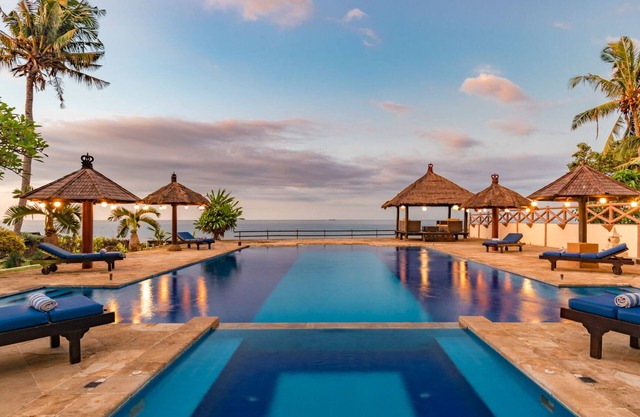 Villa Bukti Paradise - Captivating Beachfront Villa
