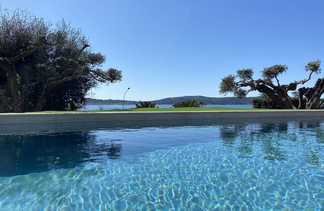 Villa by the beach and with panoramic view on St Tropez
