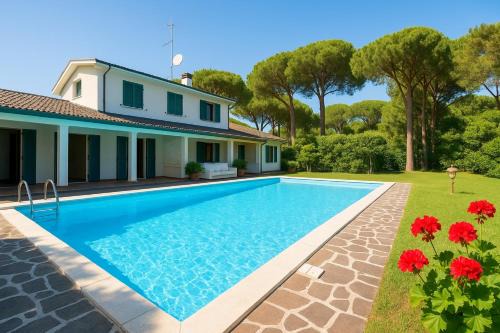 Villa by the Sea and Pool