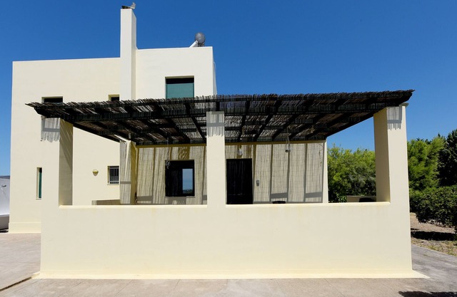 Villa by the sea in Gennadi