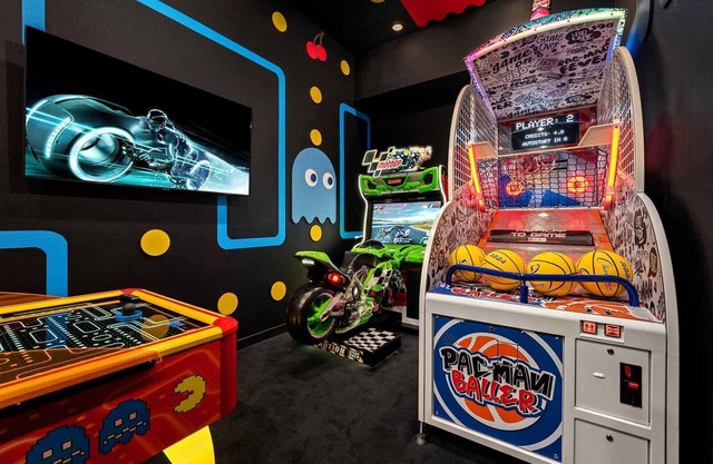 Villa By Villatel | Arcade, Sci-Fi & Ocean Themed BRs, Theater, Gym - Near Parks