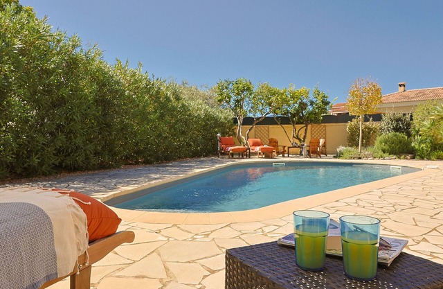 Villa California, with swimming pool, 300 meters from the sea