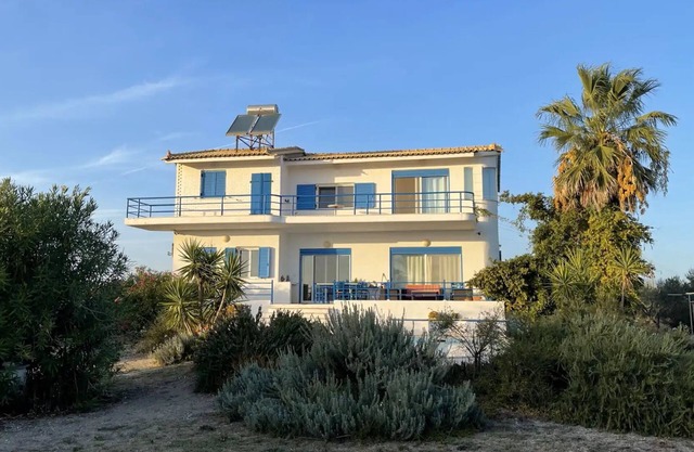 Villa Caretta - Your Holiday Home right by the sea