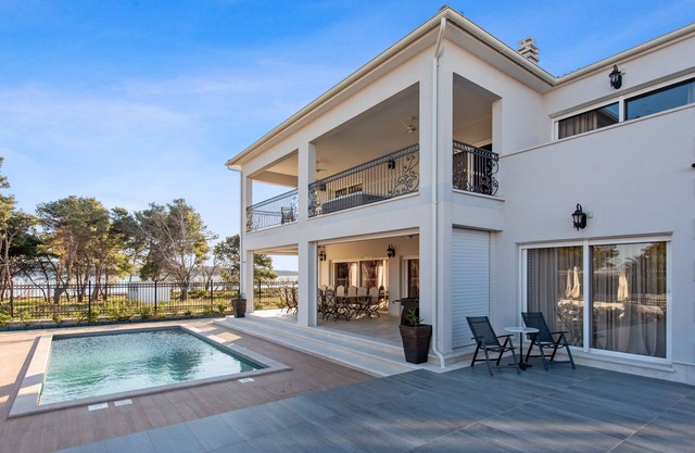 Villa Carolus-Luxurious Dalmatia Villa