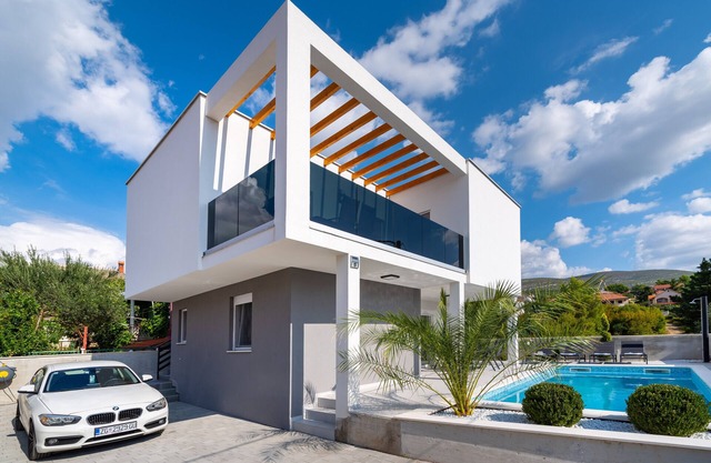 Villa Casa Calido - Three Bedroom Villa with Swimming Pool