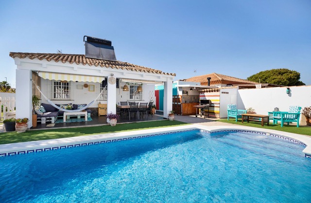 Villa 'Casa Las Golondrinas-solo Familias' with Private Pool, Wi-Fi and Air Conditioning